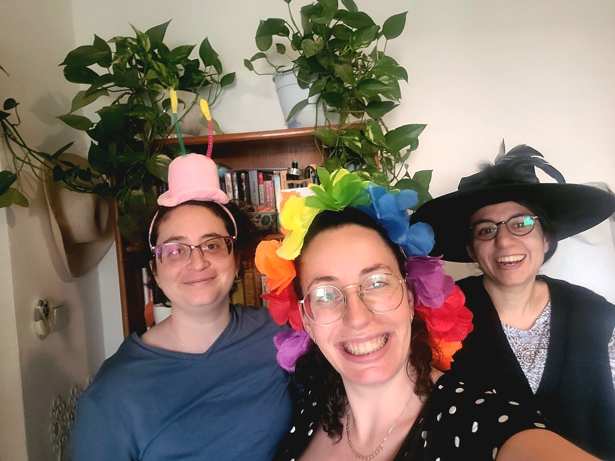 יום עבודה קוראים לזה
<a href="/Shteygen/">בר נתיב, ההיא משטייגען</a> <a href="/LiorShapira2/">Lior Shapira</a>