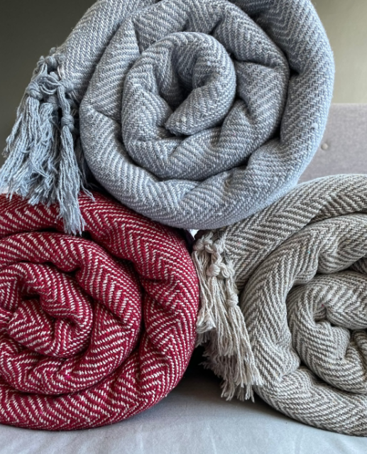 PrettyWittyNatt's tweet photo. **~_~**BLANKET FEST WEEK**~_~** 
Tell me, tell me, what do you use blankets for in your house???
Eco blankets made from recycled cotton, huge and soft and kind to the environment.

Buy me! Love me! Gift me!
https://t.co/zcKhCGSWPf

#summer2025 #BBQ #patio #relax #beachhouse https://t.co/zEcwDAQcDf