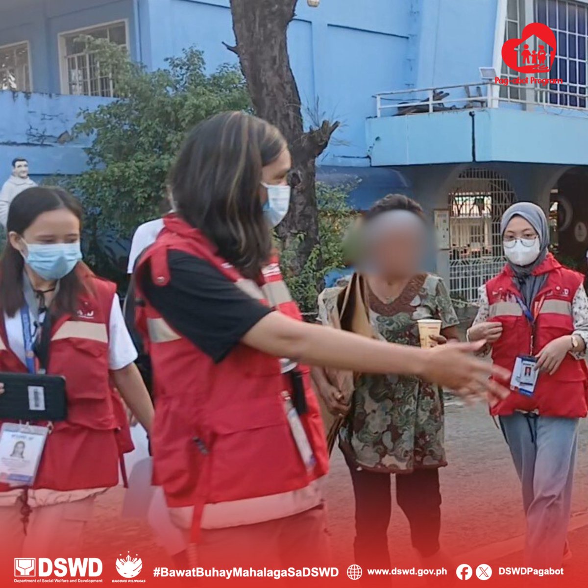DSWDPagAbot's tweet image. 📷TINGNAN: Sa pagpapatuloy ng isinasagawang reach out operation ng Pag-abot Program, ilang mga bata, indibidwal at pamilyang nasa lansangan mula sa Caloocan City- North area ang sumama sa programa ngayong araw, ika-4 ng Hunyo 2025.

Katuwang ang lokal na pamahalaan ng Caloocan…