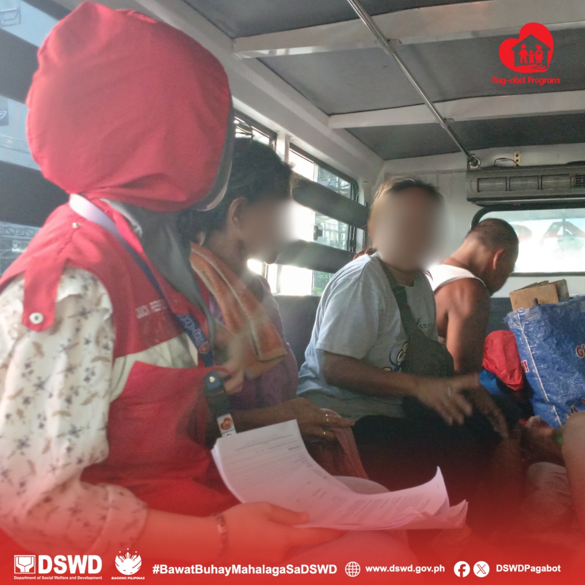 DSWDPagAbot's tweet image. 📷TINGNAN: Sa pagpapatuloy ng isinasagawang reach out operation ng Pag-abot Program, ilang mga bata, indibidwal at pamilyang nasa lansangan mula sa Caloocan City- North area ang sumama sa programa ngayong araw, ika-4 ng Hunyo 2025.

Katuwang ang lokal na pamahalaan ng Caloocan…