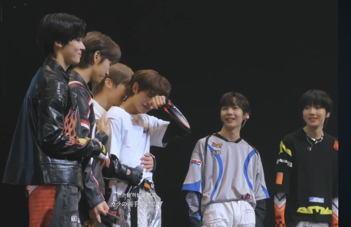 우는 유우시 쳐다보는 막내들 표정 존웃