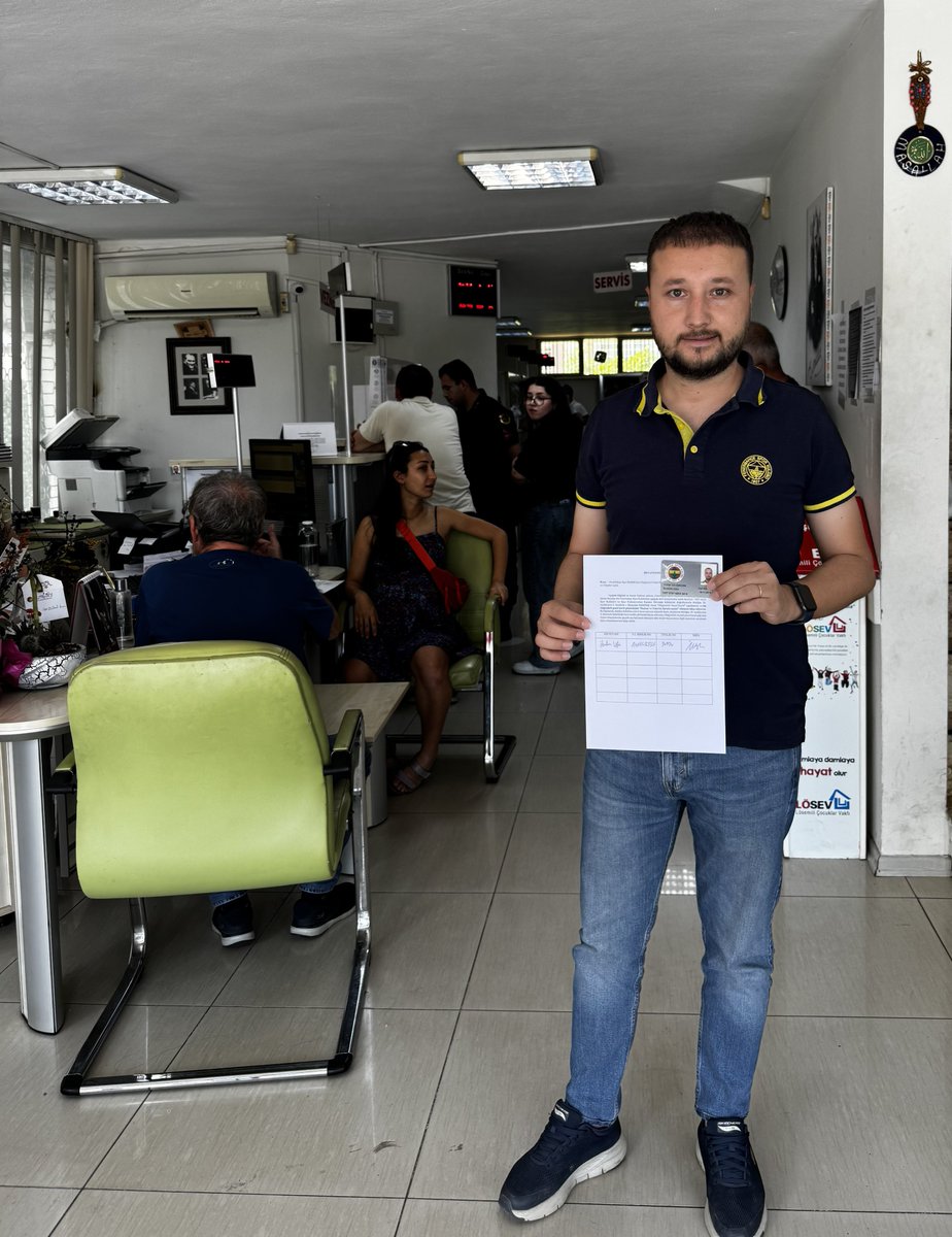 ibrauslu's tweet photo. Fenerbahçemiz için imzamı verdim.
Camiamıza hayırlı olsun. 💛💙 https://t.co/uUdPDY5ZOT