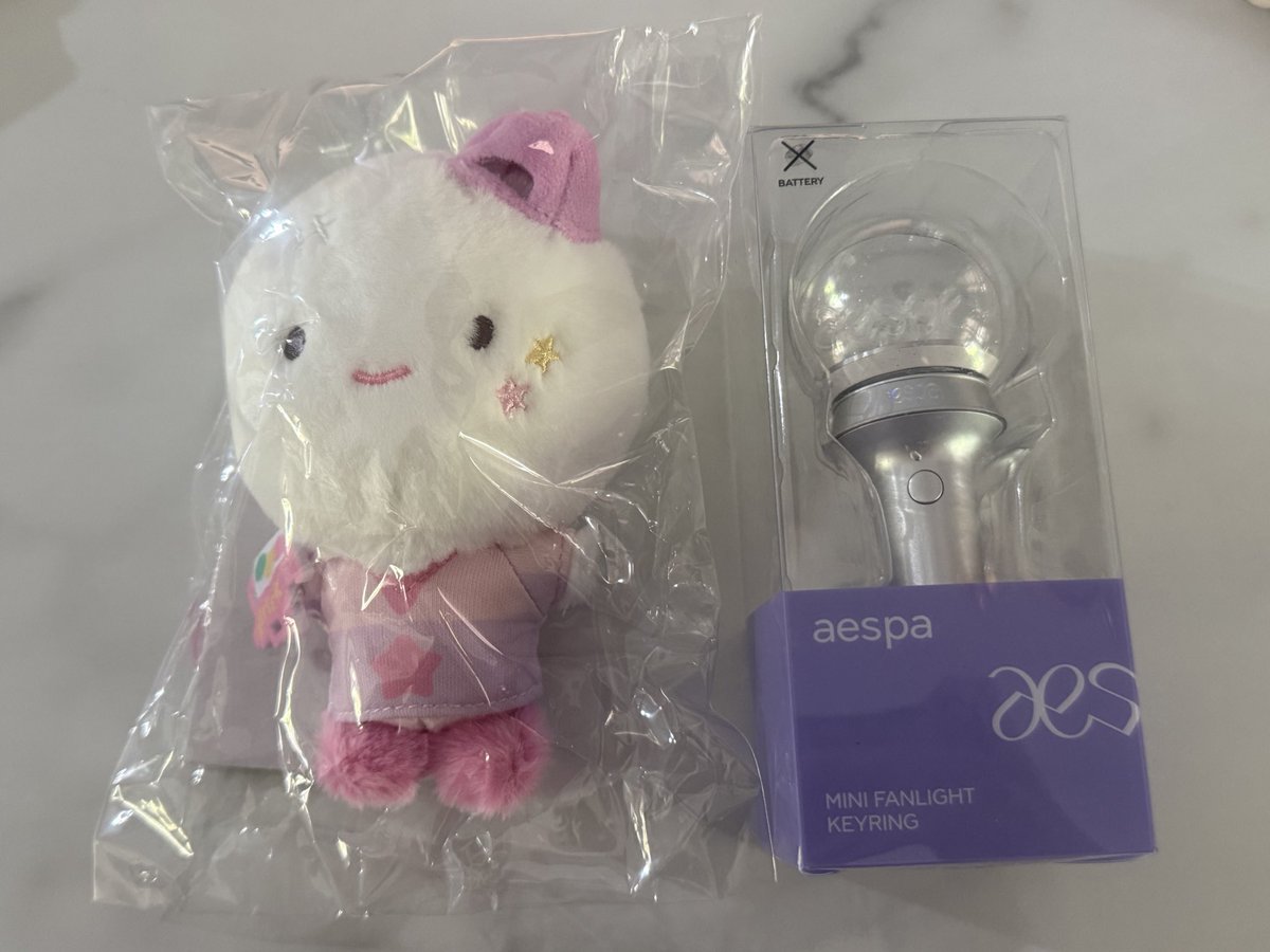 pigletuser's tweet photo. wts พร้อมส่ง ⭐️

✶ winter bad kid doll
ยังไม่แกะ มีการ์ด 600

✶ mini fanlight 490

ค่าส่ง 50
kw : วินเทอร์ น้องหนาว ตุ๊กตา มุงแทง
#ตลาดนัดaespa #ตลาดนัดเอสป้า https://t.co/pSae8CMlVC