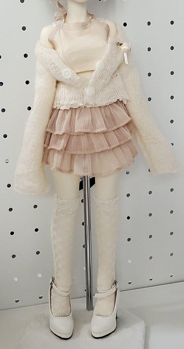 ___mieo's tweet photo. 장터에서 구매한 msd의상세트 판매합니다! 일반 발인데 거치대 있어서 잘 서있었어요 전체적으로 세월감 느껴집니다🥺 운미 4.5 판매합니다! 디엠 오류가 있어서 메인트 오픈카톡 부탁드릴게요!❤️ #트인덕장터 https://t.co/VDg9gSzgIu