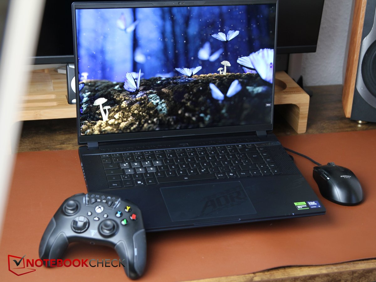 notebookcheckit's tweet photo. Recensione del portatile #gaming #Gigabyte #Aorus #Master16: Competere contro @ASUS_ROG, @LenovoLegion e co con una #RTX5090 e un #OLED da 240 Hz
https://t.co/9RZm9DG7FT
#gamers #GamingNews #gaminglaptop @AorusOfficial @AORUS_JP @AORUS_UK https://t.co/ZsWzHhnOVF