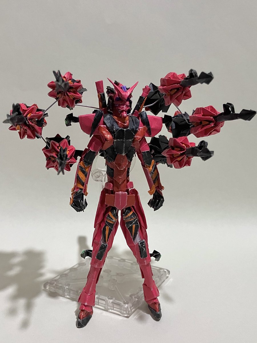 kurogane_og's tweet photo. 赤いガンダムが羨ましいので、おりがみで折りました。

#GQuuuuuux #ジークアクス https://t.co/j3sram6x9z