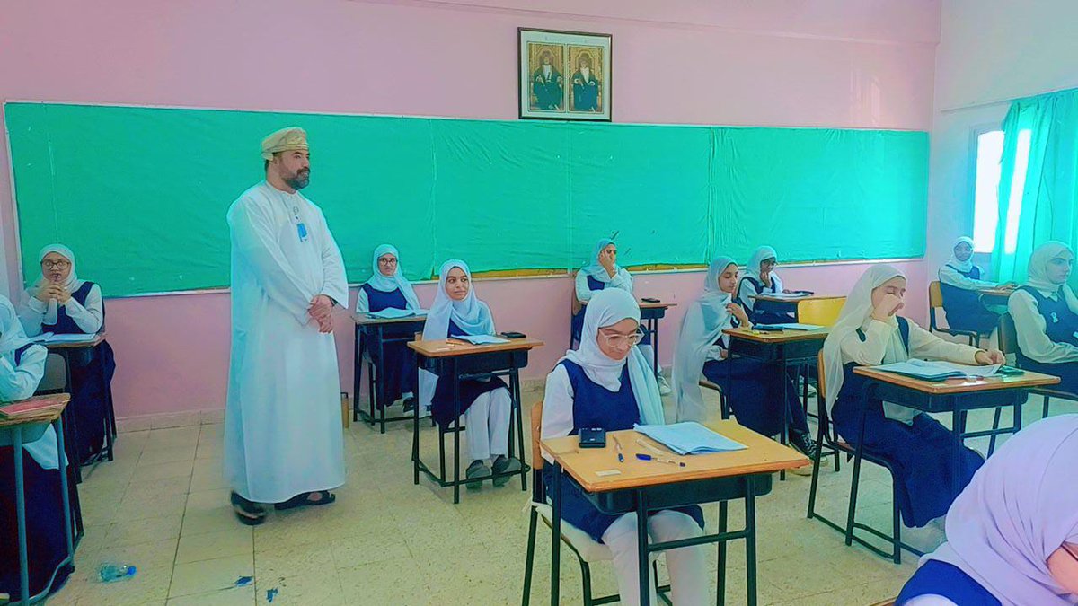 جانب من متابعة د.عبدالله الشبلي
مدير إدارةالتربية والتعليم بالسيب  لأداء طالبات مدرسة جميلة بنت ثابت للتعليم الاساسي لامتحاني اللغة العربية والرياضيات ولقائه بأعضاء وحدة إدارة الامتحانات بالمدرسة 
<a href="/EduGovMct/">تعليمية مسقط</a> 
#مدارسنا_مستقبل_واعد 
#فعاليات_تعليميه_مسقط