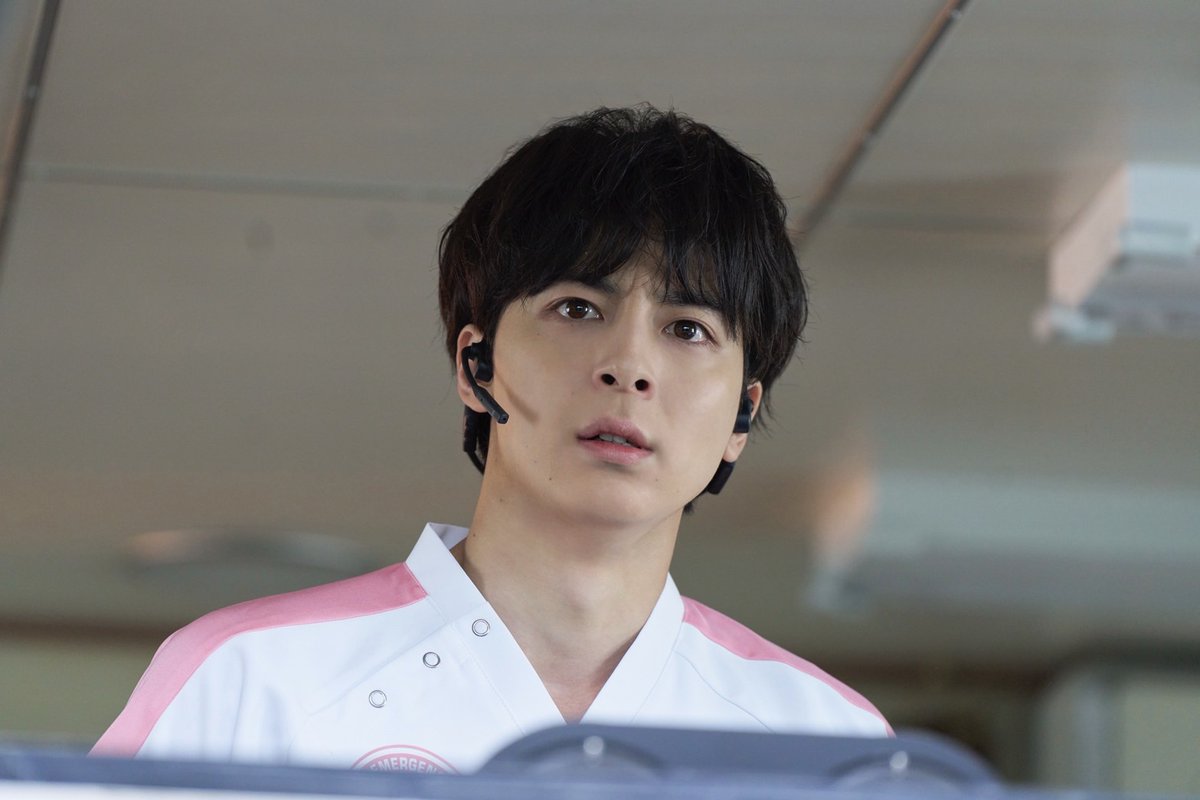 ◢◤ 常盤拓 役  |  #高杉真宙
￣￣￣￣￣￣￣￣￣￣￣￣￣
#南海MER の看護師であり
ME・操縦士・機関士🌺

TOKYO MERに憧れ、
「人を助けたい」という想い胸に、
ひたむきに離島医療と向き合っている。

#tokyomer 
#南海ミッション   
🎬🌺8月1日公開
<a href="/MahiroTakasugi_/">高杉真宙【公式】</a>