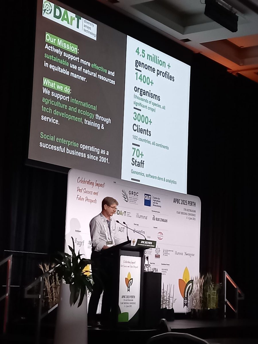 APBC2025's tweet image. Plenary sessions continue with invigorating talks!
🍇Hannah shares multi-omics approaches for improving perennial crop breeding
🌸Digby shares his conservation & breeding work of ornamental plants
🧬DArT highlights how their technologies are helping plant breeding
#APBC2025