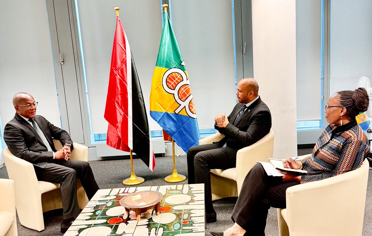 The outgoing Ambassador of the Republic of Trinidad and Tobago to the Kingdom of Belgium, H.E. Colin Connelly, paid a farewell visit to the Secretariat of the Organisation of African, Caribbean and Pacific States (OACPS), where he held discussions with Secretary-General H.E.