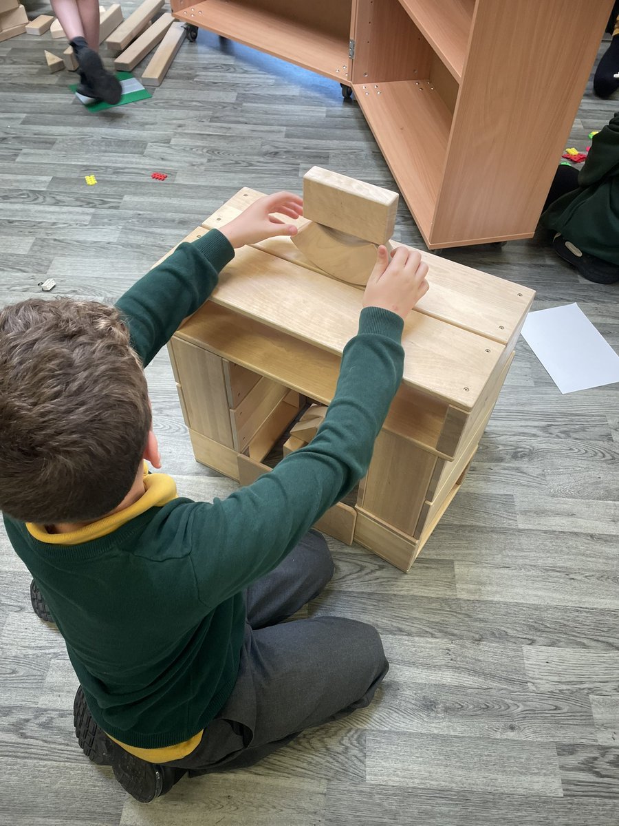 wlstnicholasps1's tweet photo. Amazing collaboration, creativity, critical thinking and sense-making displayed by P4 learners as they worked together to build a monsoon-proof shelter as part of their rainforest learning! #pblstnics #stemstnics #metaskillsstnics https://t.co/XdNBikEVrV