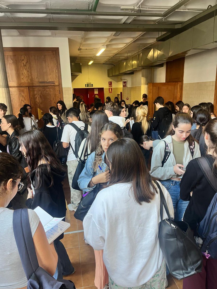 laradiocanaria's tweet image. 🏫📚 #PAU2025 | Llamamiento a las aulas también en la @ULL. 

En la provincia occidental, 5.500 estudiantes afrontan la nueva prueba de acceso universitario. 

📻 #InformativosLRC 
📡 rtvc.es/la-radio-canar…