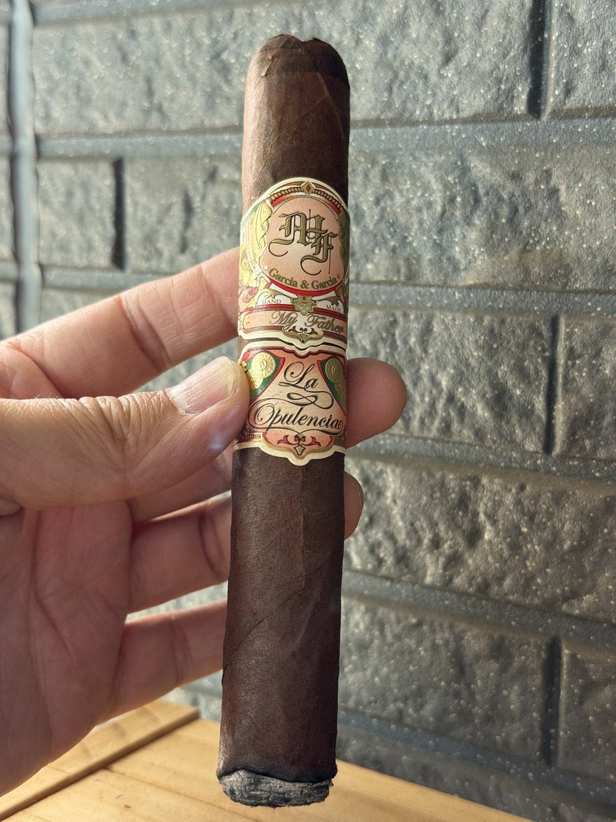 SinPhilosopher's tweet photo. Victory tastes better with a La Opulencia. No complaints.
#LaOpulencia #MyFatherCigars #CigarLife #CigarLoungeVibes #DodgersWin #VictorySmoke #CigarAficionado #EveningRitual #NoComplaints #LuxuryInSmoke https://t.co/0y7eVW7sSH