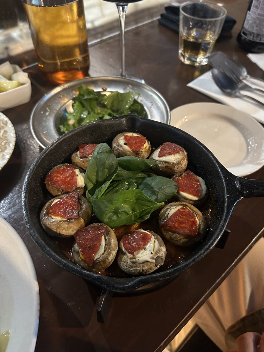 aaya___chan___'s tweet photo. 蚕室の石村湖近くのワインバー🍷
マッシュルームのタパス、豚トロと青唐辛子のパスタ、味噌クリームリゾット！
ワインにもぴったりで、これはもう“韓国でしか食べられない洋食”かも（笑）
蚕室に行くならぜひおすすめしたいお店✨

📍엘리나인
서울 송파구 송파동 30-7 https://t.co/v8vDPfAyPv