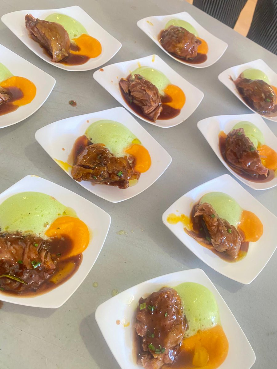 TecaSabat's tweet image. Així d'espectacular llueix el nostre últim servei de #càtering 😍

Tots els convidats van quedar encantats amb els nostres #aperitius 😋

📞 Truca'ns i sol·licita el teu servei de càtering: tecasabat.com/index.php/ca/c…