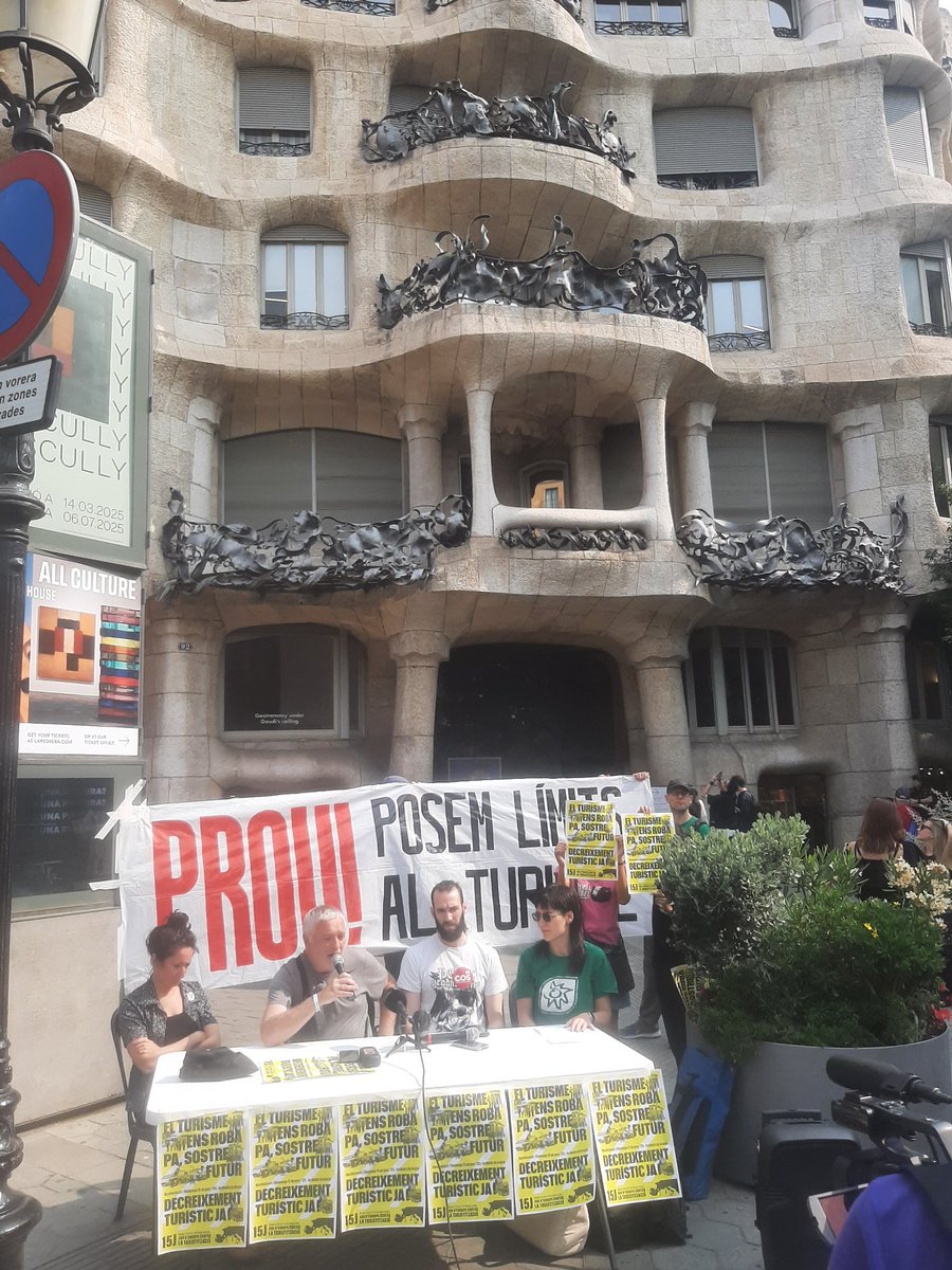ABDT #StopCreuers #SETnet #DecreixementTurístic (@assbarrisdt) on Twitter photo Roda premsa presentació manifestació
EL TURISME ENS ROBA EL PA, EL SOSTRE I EL FUTUR
Defensem la ciutat, #DecreixementTurísticJA!
Amb <a href="/AVallcarca/">Associació Veïnal Som Barri</a> <a href="/LaboralGracia/">Assemblea Laboral de Gràcia - COS</a> <a href="/cgtbus/">CGT BUS TMB</a> Ecologistes en Acció i moltes més.
El 15/6 totes a Jardinets per una ciutat per viure-hi!
#ProuTuristització! Roda premsa presentació manifestació
EL TURISME ENS ROBA EL PA, EL SOSTRE I EL FUTUR
Defensem la ciutat, #DecreixementTurísticJA!
Amb <a href="/AVallcarca/">Associació Veïnal Som Barri</a> <a href="/LaboralGracia/">Assemblea Laboral de Gràcia - COS</a> <a href="/cgtbus/">CGT BUS TMB</a> Ecologistes en Acció i moltes més.
El 15/6 totes a Jardinets per una ciutat per viure-hi!
#ProuTuristització!