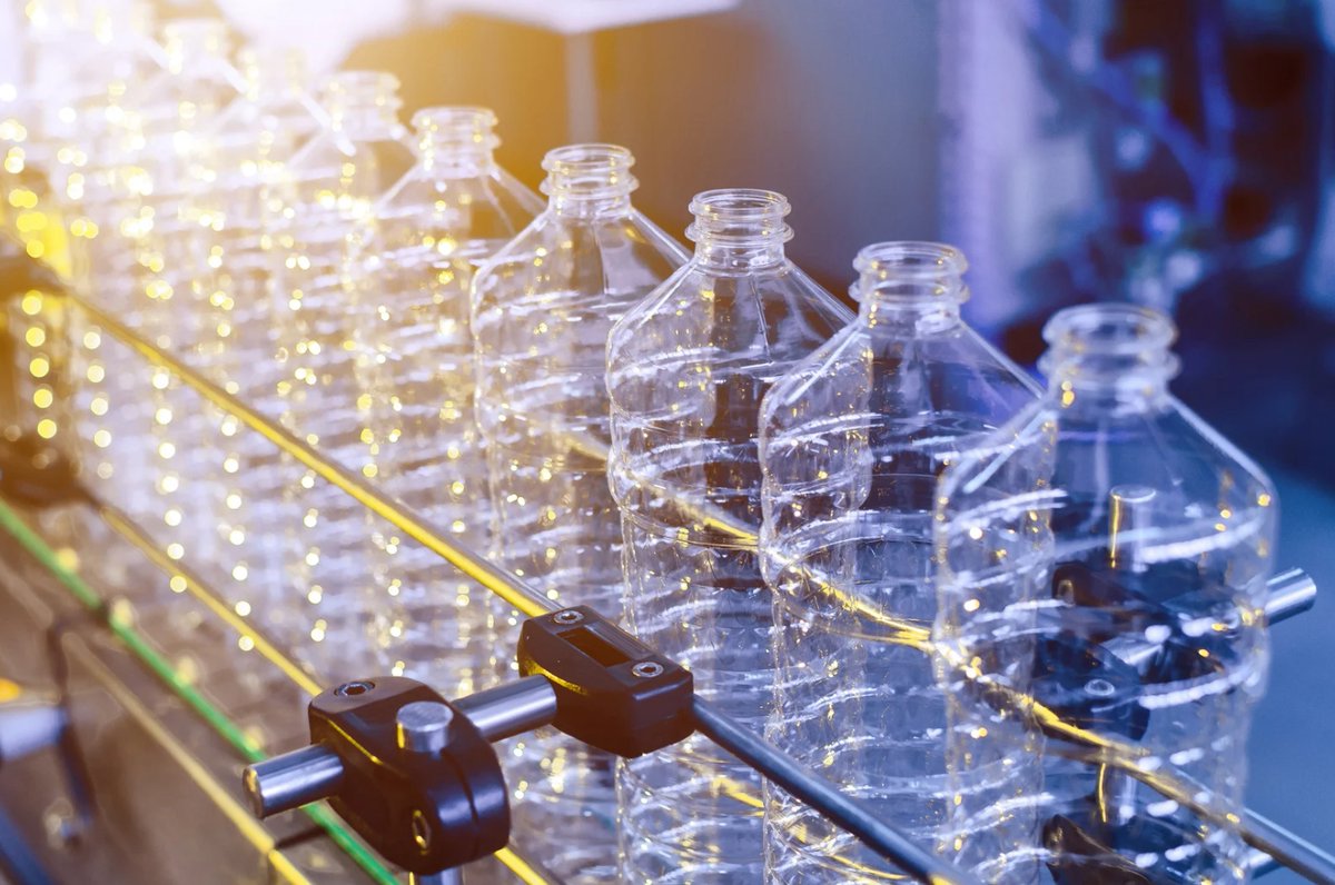 ResinTddWare's tweet image. With precise injection &amp;amp; blow molding, PET can be shaped into lightweight, durable packaging. Control matters:
🔥 250–280°C melt temp
❄️ 100–140°C mold temp
⚙️ Right pressure &amp;amp; preform quality = flawless finish.
#PETResin #PlasticBottles #InjectionMolding #BlowMolding #TddGlobal