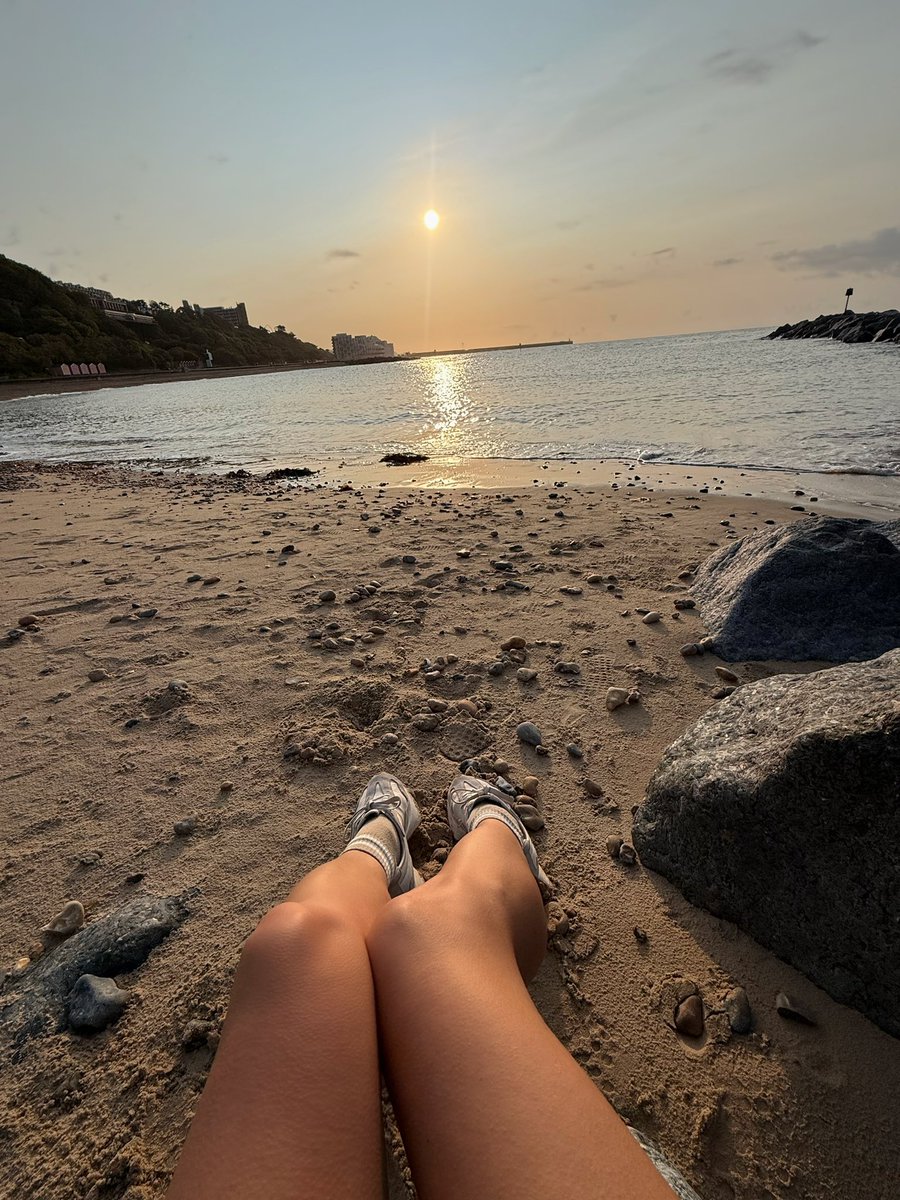 Alexa, show me happy…. 

☀️🌊✌🏻🏊🐚🩵🧘🏻