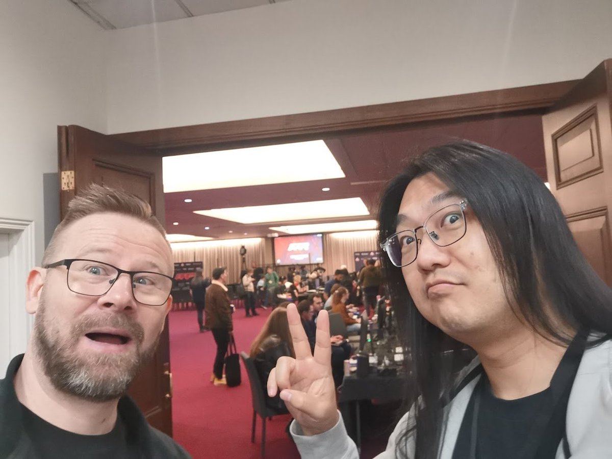 BerzerkDC's tweet image. A few of my highlights of #BAM15. With some old heads from #FGC
@LokiCW our @CouchWarriors founder, pointing here to BAM1 2009.
@burnoutfighter visiting his old home town
@_FaYd_ rocking a raffle prize with style.
Toto my VF TO counterpart from Sydney, and I commentating