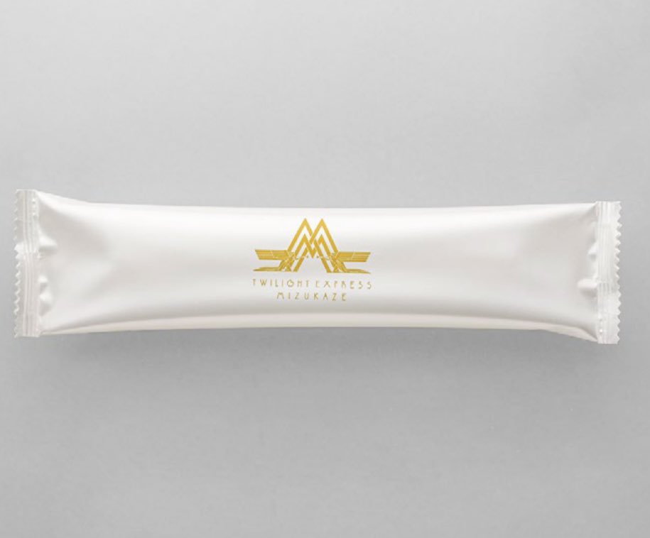 TWILIGHT EXPRESS 瑞風で出るものは、私にとっては全てがレアなおしぼりですが、ルームサービス等で提供されるという、使い捨ておしぼりはこちらです💁‍♀️
いつか、いつか、乗ってみたい、憧れの特別列車です。

#VBおしぼり