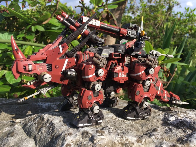 コトブキヤのゾイドHMM『レッド・ホーン』完成!カッチョいい!かなり塗装が必要だったけど満足な出来や。 