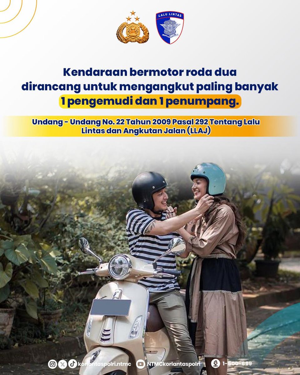 Bonceng tiga di motor bukan hanya melanggar aturan, tapi juga sangat membahayakan keselamatan! Sepeda motor hanya dirancang untuk 1 pengemudi dan 1 penumpang. Ingat, pelanggaran ini bisa dikenai sanksi sesuai UU No. 22 Tahun 2009 Pasal 292. Utamakan keselamatan, jangan ambil