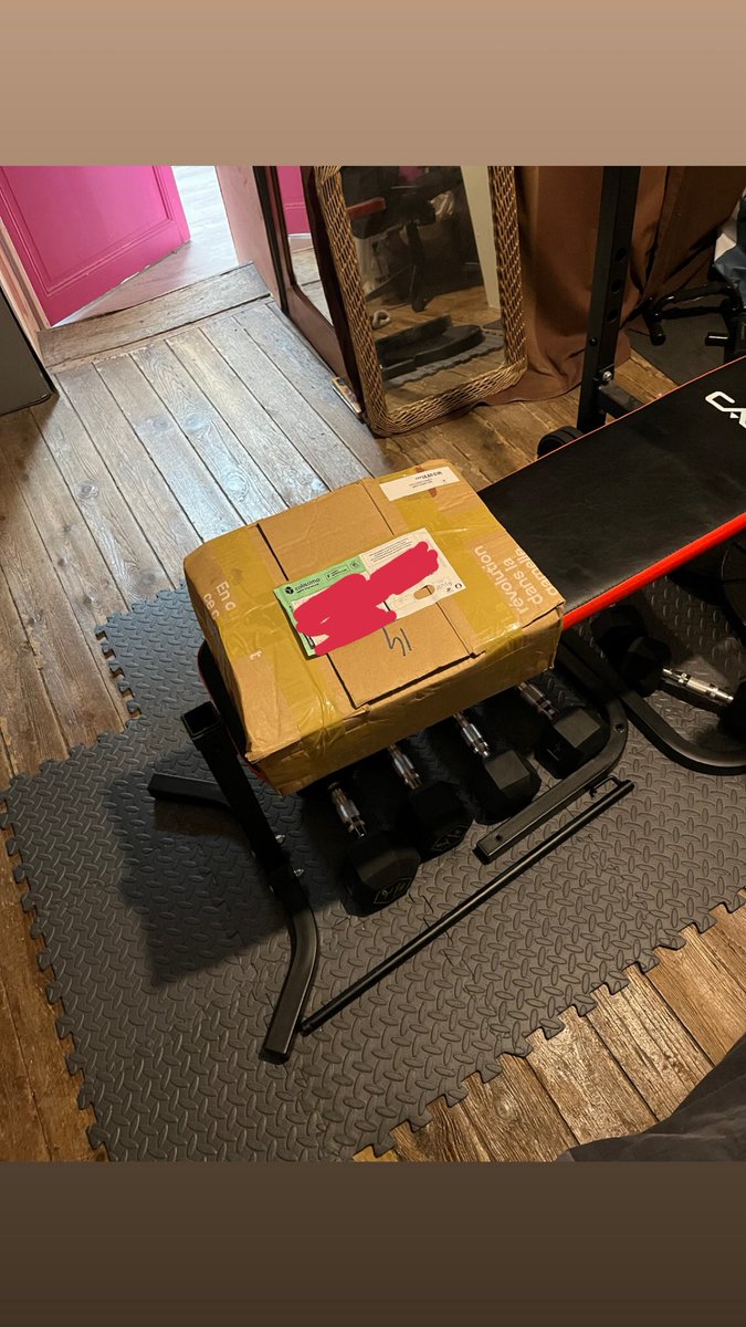 HOLD UP I JUST RECEIVED SOMETHING BIG 🫨 (i swear i was literally in bed ready to sleep when someone knocked on my door😭😭)