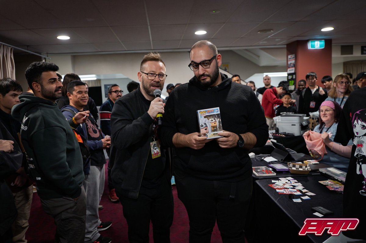 BerzerkDC's tweet image. A few of my highlights of #BAM15. With some old heads from #FGC
@LokiCW our @CouchWarriors founder, pointing here to BAM1 2009.
@burnoutfighter visiting his old home town
@_FaYd_ rocking a raffle prize with style.
Toto my VF TO counterpart from Sydney, and I commentating