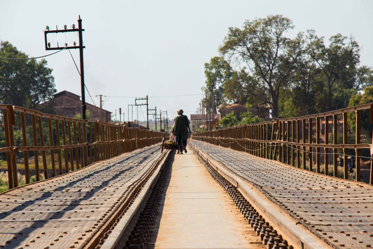 [NEWS] The <a href="/WorldBank/">World Bank</a> supports the connectivity and resilience of road infrastructure in #Mali. 
The goal is to rehabilitate &amp; upgrade the 137.7 km Diéma-Sandaré section of the Bamako-Dakar Northern Corridor to meet climate resilience standards.
Find out: wrld.bg/Bvn850W3Q3l