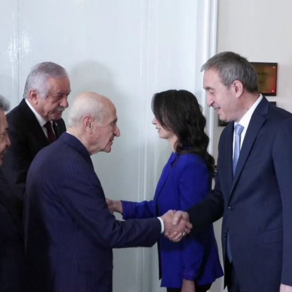 🗣️İYİ Partili Ayyüce Türkeş: 

“3. turda AKP - MHP - Hüdapar ve DEM Parti'nin desteklediği Numan Kurtulmuş 329 oyla Meclis Başkanı seçildi.  

Özetle Cumhur İttifakı’nın yeni üyesi DEM Parti de kendini resmen ilan etti.”