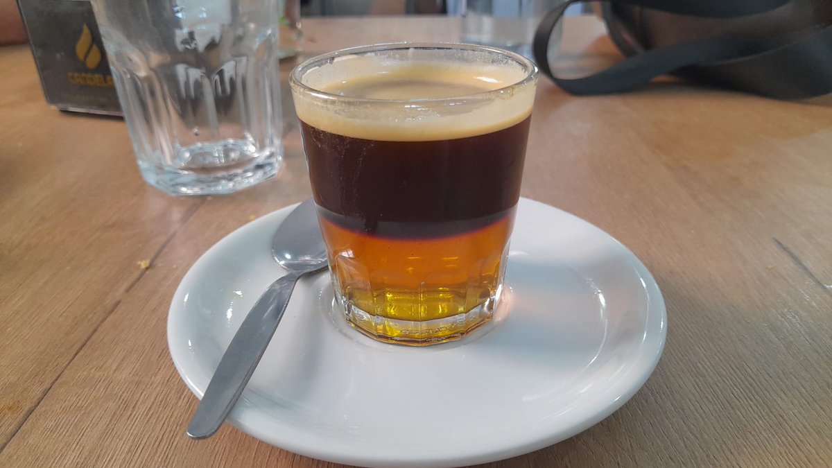Germà esmorzant en el bar dels jubilats de Museros xicons, diu que ahi está tot de PM, segur que si!! <a href="/pacolonso/">Paco Alonso 🍊👉🦋</a> <a href="/CulturaAlmuerzo/">Cacau D'Or 🍊</a>