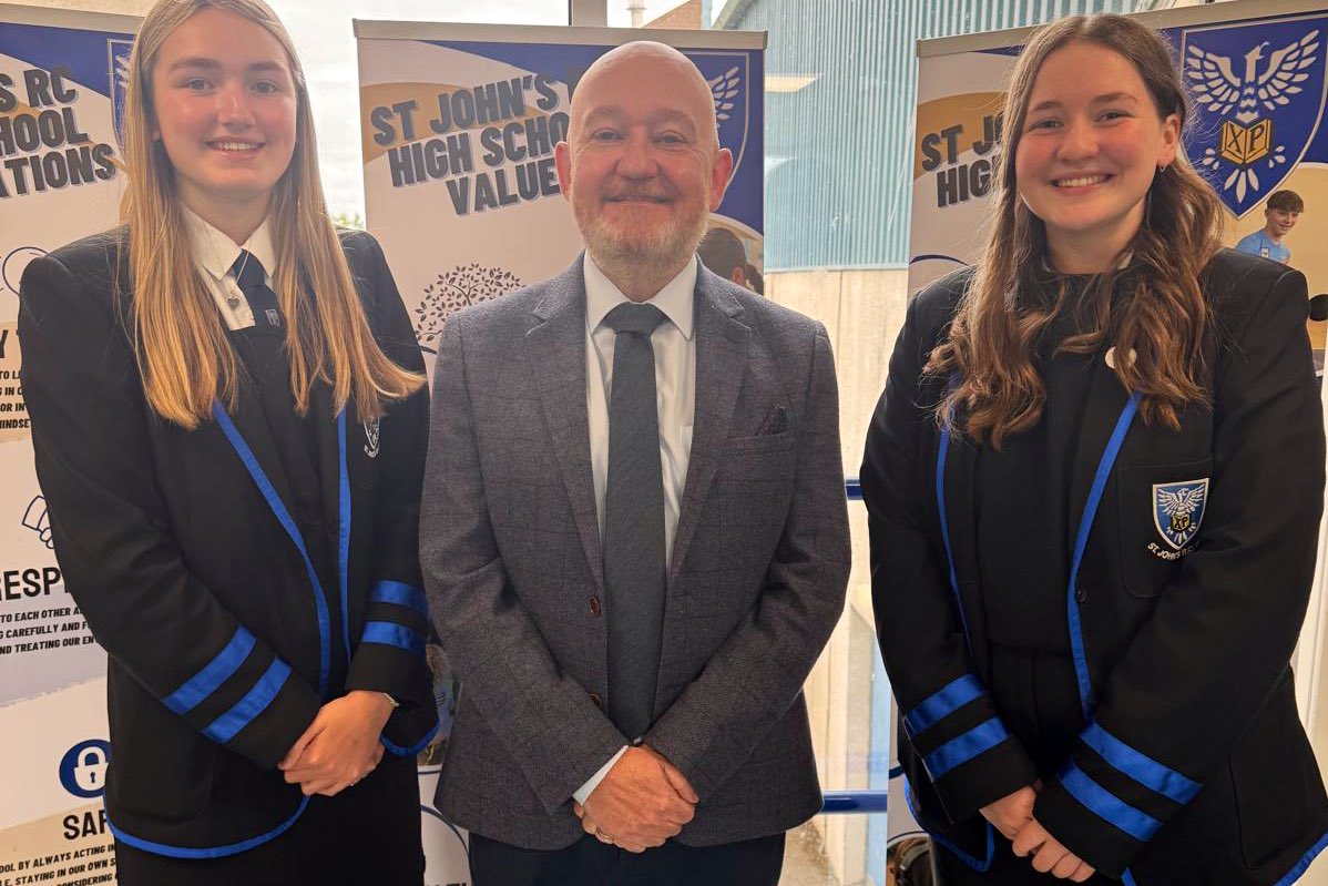 Delighted to present our new School Captains for 2025/26: Marie-Thérèse and Jane. #presence #AdCoelos