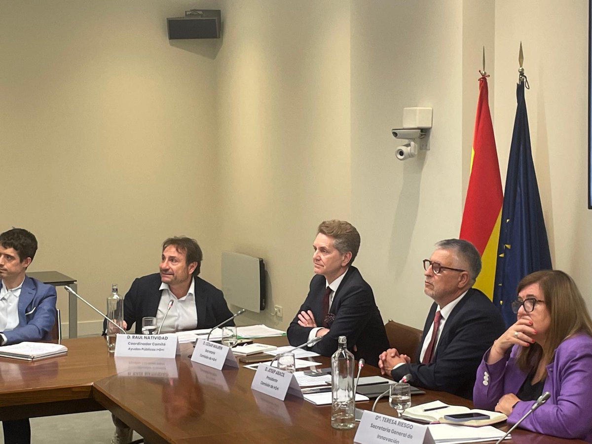 Agradecer especialmente a la SG de innovación, <a href="/TeresaRiesgo/">Teresa Riesgo</a>, y a Jorge Barrero, DG de <a href="/Cotec_Innova/">Fundación Cotec</a>,  su participación ayer en nuestra Comisión de I+D+i.  También, por supuesto, a Sandra Figaredo, Raúl Natividad y Luis Alfonso Durán; responsables de los comités especializados