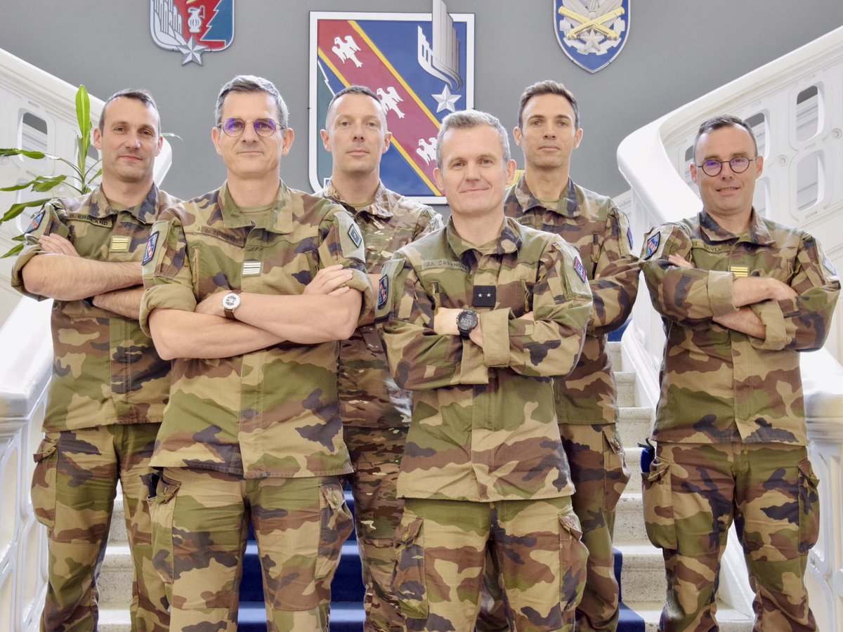 Dialogue de commandement avec les chefs de corps de la 4e BAC. 💪
L’occasion pour le général Casanova d’établir un bilan du dernier semestre et de se tourner vers les objectifs futurs de la brigade, car « l’avenir ne se prévoit pas, il se prépare » !