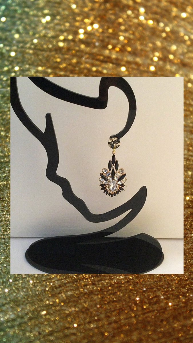 HandmadeJanelle's tweet photo. https://t.co/4tHmcPlRc1 #earrings #glamour #fashion #uniqueearrings #statementearrings #cocktailearrings #studearrings #dangleearrings #etsy #etsyshop #blackeatrings #rhinestoneearrings https://t.co/d1kMuBcaaB