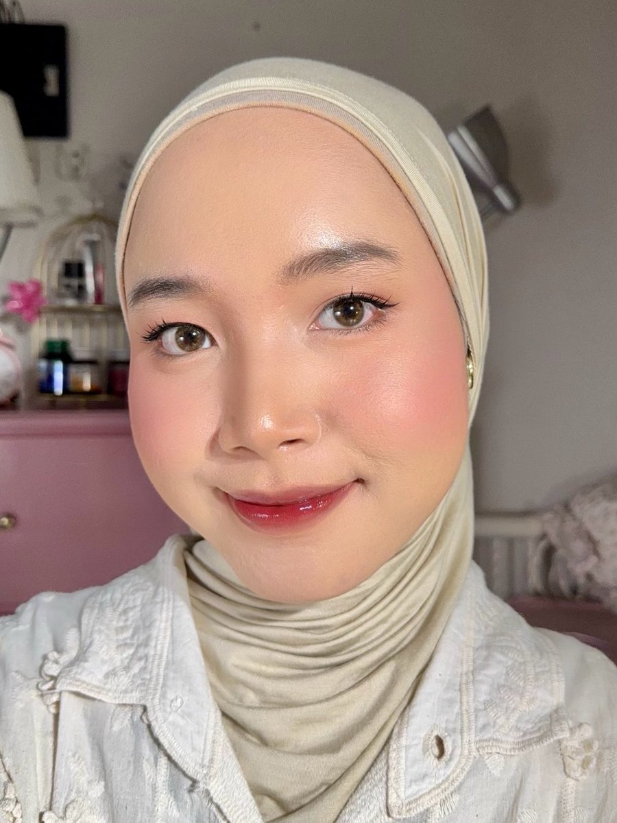 THE POWER OF ✨PLACEMENT MAKEUP✨

pemula harus tau PLACEMENT MAKEUP yang tepat sesuai dengan bentuk wajah biar hasil makeup lebih hidup &amp; bervolume juga 🥹👍🏻

terutama di bagian blush &amp; contour lumayan ngaruh banget jangan sampai salah pakainya 👌🏻