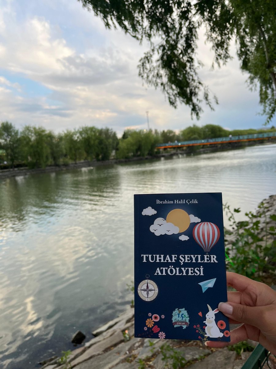 Ayşe Ay (@ayse_k_ay) on Twitter photo İbrahim Halil Çelik'in çocuk edebiyatı alanındaki ilk kitabı Tuhaf Şeyler Atölyesi, Avanos'ta.
Hayırlı, uğurlu olsun <a href="/ibrahimhalilcee/">İbrahim Halil Çelik</a>
Tebrik ederim. 🌺🌺🌺
#ibrahimhalilçelik #tuhafşeyleratölyesi #çocukedebiyatı İbrahim Halil Çelik'in çocuk edebiyatı alanındaki ilk kitabı Tuhaf Şeyler Atölyesi, Avanos'ta.
Hayırlı, uğurlu olsun <a href="/ibrahimhalilcee/">İbrahim Halil Çelik</a>
Tebrik ederim. 🌺🌺🌺
#ibrahimhalilçelik #tuhafşeyleratölyesi #çocukedebiyatı