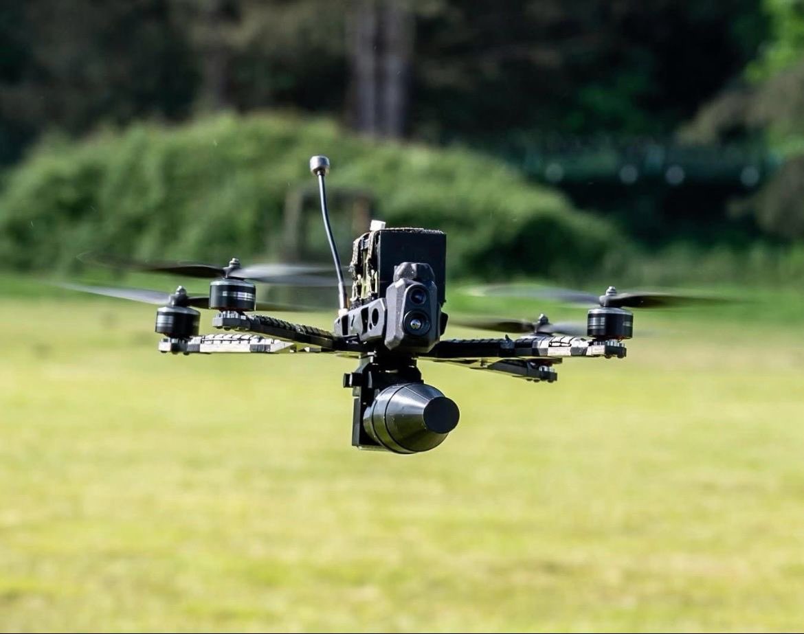 11e brigade parachutiste (@11ebp) on Twitter photo Le centre dâentraĂźnement tactique drones de la #11BP a dĂ©butĂ© son 2e stage de tĂ©lĂ© pilotes « drones dâattaque ».
Ă la fin du mois, ces nouveaux tĂ©lĂ© pilotes rejoindront leur unitĂ©, permettant la mise sur pied des premiĂšres Ă©quipes drones âĄïž dĂ©tection, identification, attaque. Le centre dâentraĂźnement tactique drones de la #11BP a dĂ©butĂ© son 2e stage de tĂ©lĂ© pilotes « drones dâattaque ».
Ă la fin du mois, ces nouveaux tĂ©lĂ© pilotes rejoindront leur unitĂ©, permettant la mise sur pied des premiĂšres Ă©quipes drones âĄïž dĂ©tection, identification, attaque.