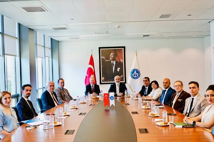 Piri Reis ile Türk Loydu arasında iş birliği

Piri Reis Üniversitesi ile Türk Loydu Vakfı arasında imzalanan sektörel iş birliği protokolü sayesinde sektörle akademi arasında köprü kurulacak.

haberdenizde.com/denizde-gundem…

#akademikbilgi #denizcilikeğitimi