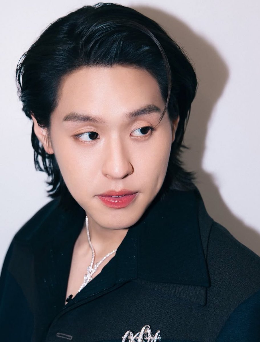 เมคอัพ by พี่ปาล์ม
ผม by นมปุ๋ย

หล่อมากค้าบบบบ🧡✨
cr.tungpui69
#bbillkin