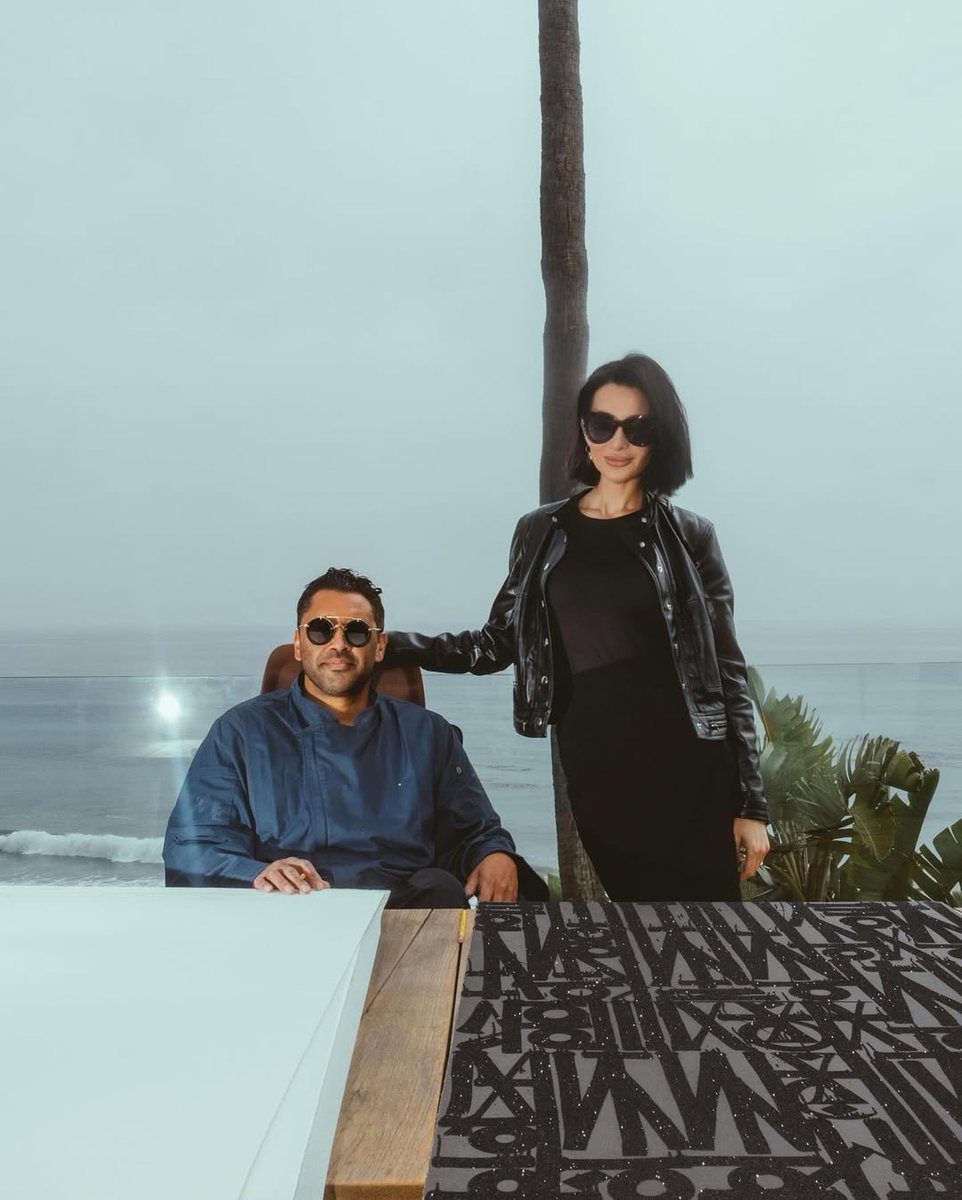 Get ready! Even The Heart Skips A Beat (Black on Black)—the highly anticipated new screenprint by RETNA—launches this Thursday, June 5, 2025!

Inquire for pre-order printthemall.com/art/retna-scre…