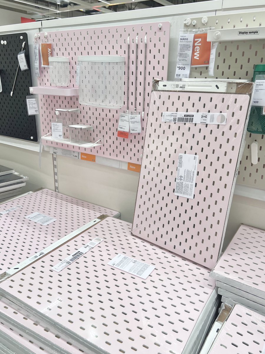 pink pegboard of my dreams 🎀💗🌸💕
