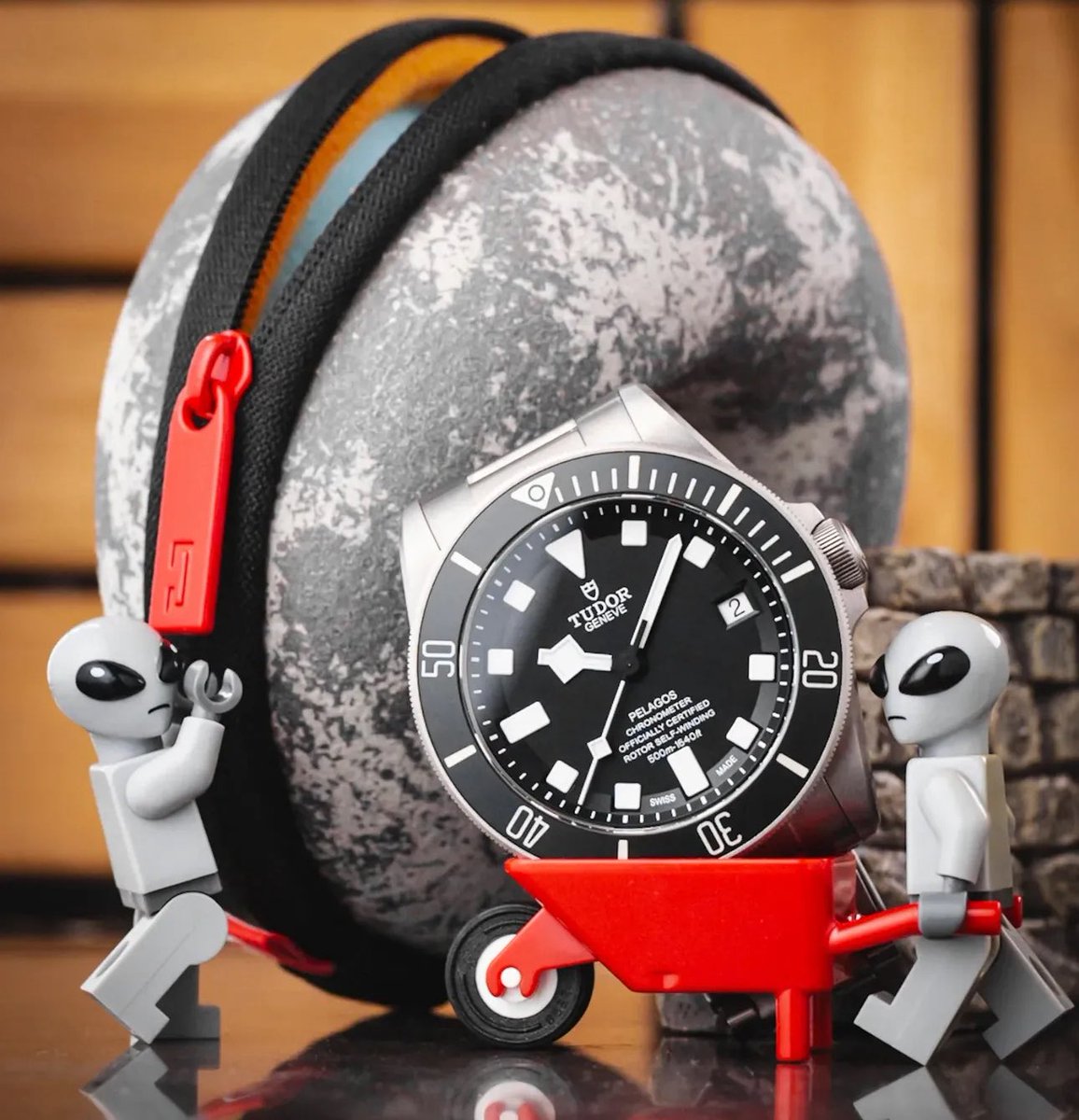 casedintime's tweet image. From Earth to the Moon, your watch deserves stellar protection. 🌕✨ Safeguard your timepiece with the NASA Moon Edition case. #CasedInTime #NASAApproved #WatchProtection

Casedintime.com