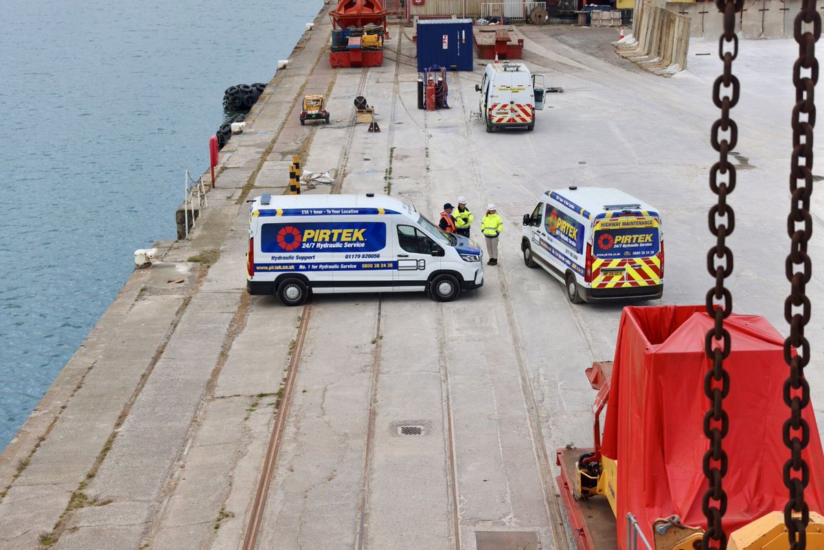 Whether it’s scheduled maintenance or an emergency call out, we’ve got you covered. You’ll find hydraulics experts at each nationwide Pirtek centre, while our mobile service units can be on site to replace a hose in just one hour.