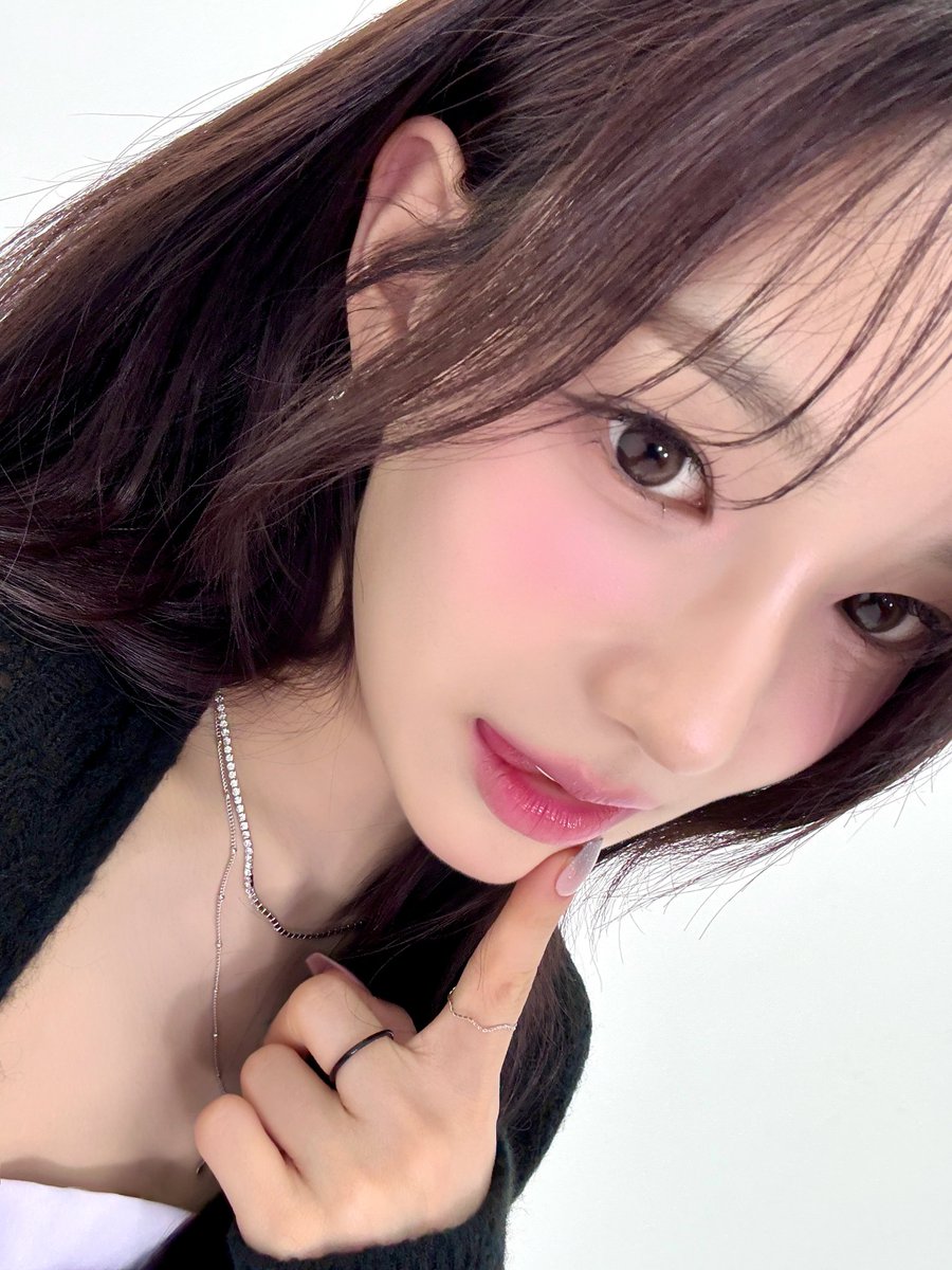 ryuoveryou's tweet photo. ╰﹒𖹭﹒ To. 나야! 
Did you know that you made me trip and fall? Oh.. you weren’t aware? I tripped and fell in love with you, precious ones. Can you see my blushing cheemkies? You are the cause and the loveliest cure! ✨️ https://t.co/B3eHNqFWuM