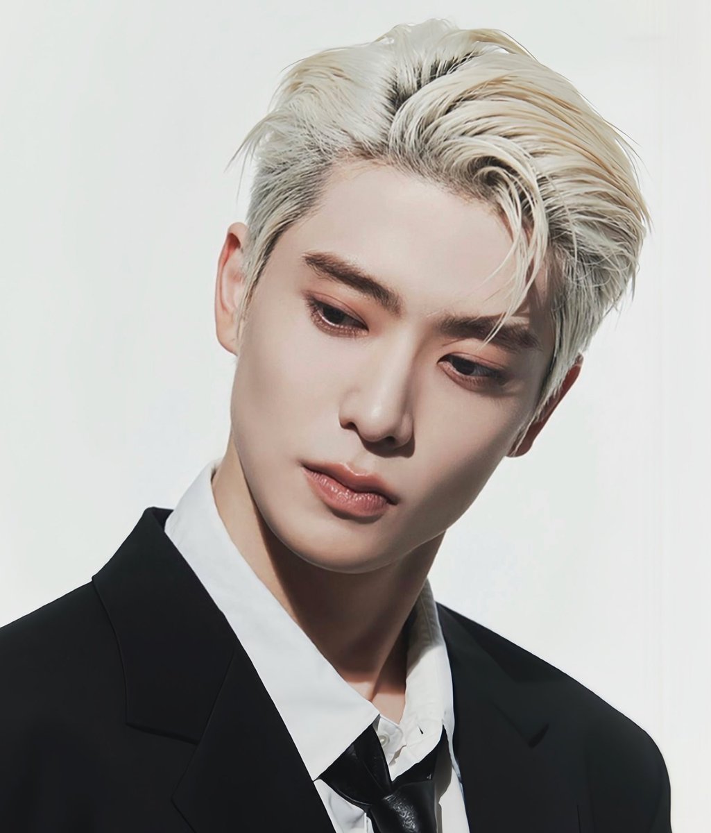 แจฮยอนไม่มียุคมืดคือจิง กาลเวลาก็อะไรไม่ได้เลย ไม่ว่าจะช่วงชีวิตไหนฮีก็หล่ออยู่ดี แวมไพร์มากหล่ออมตะไม่ไหว หล่อตั้งแต่กรรมพันธุ์ยัน DNA ยังหล่อ อันนิ้ความห่างกัน 7ปีเหมือนเจ็ดวัน คือมีแต่หล่อกับหล่อมากอะ 🥺🥺🥺

• 22ขวบ                                             • 27ขวบ