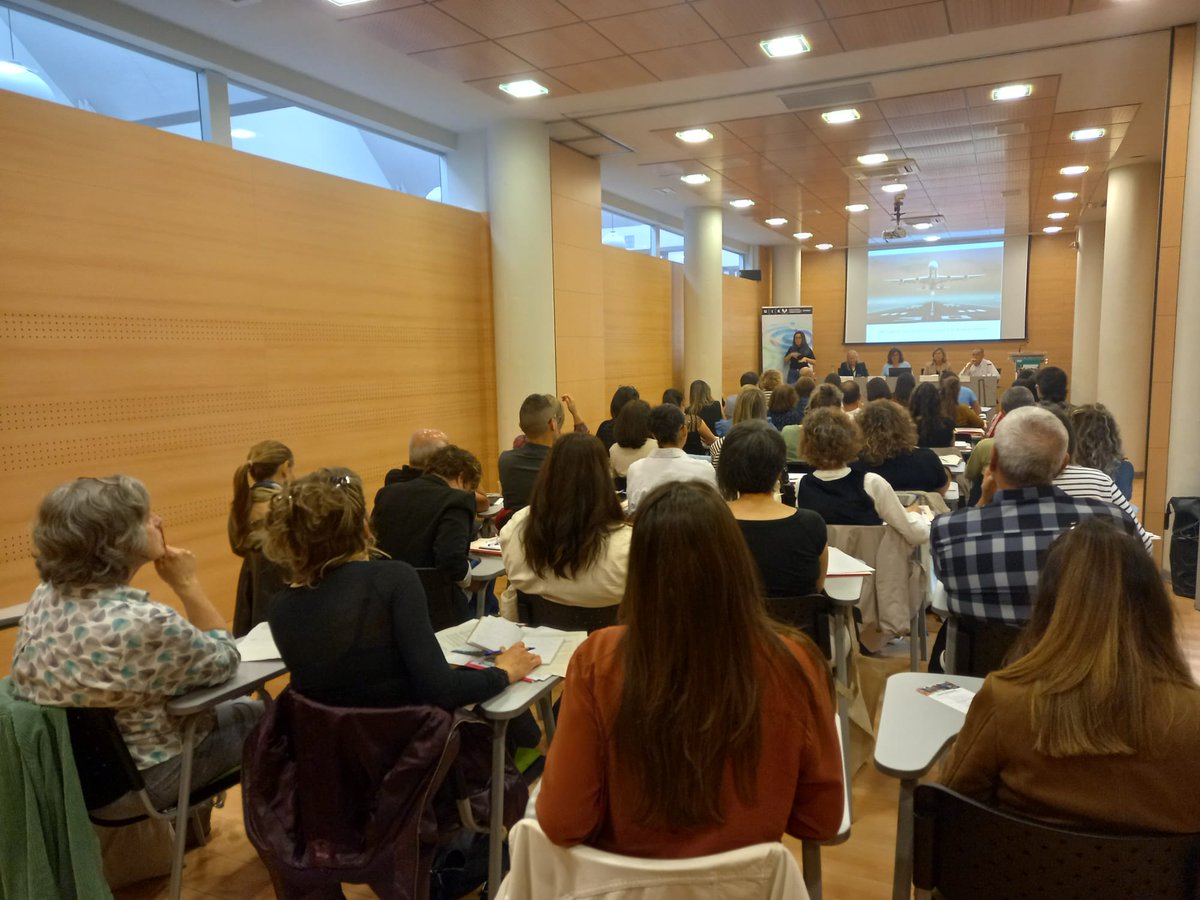 Hoy se celebra en Vitoria-Gasteiz el Curso de Verano Ciudad Educadora: la participación de la comunidad educativa en la educación que aborda el valor de la participación de la comunidad educativa en la educación y en el sistema educativo.

El curso está dirigido por Reina Ruiz