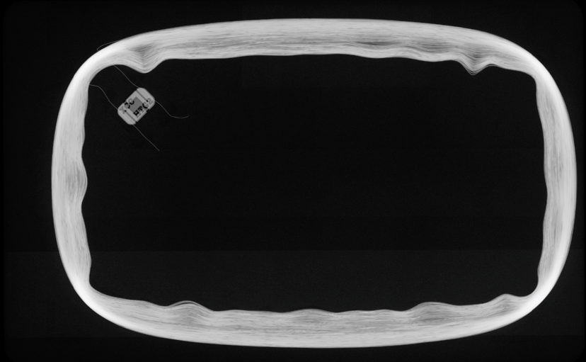 herrmann1001's tweet photo. @en4rab  made a bunch of x-rays of common RFID tags.     They are so crisp and nice.  

Look at this #hitag2     
You can see all the thin windings of the antenna and the markings on the IC package.

#rfidhack #hacking https://t.co/TbwQThWLD6