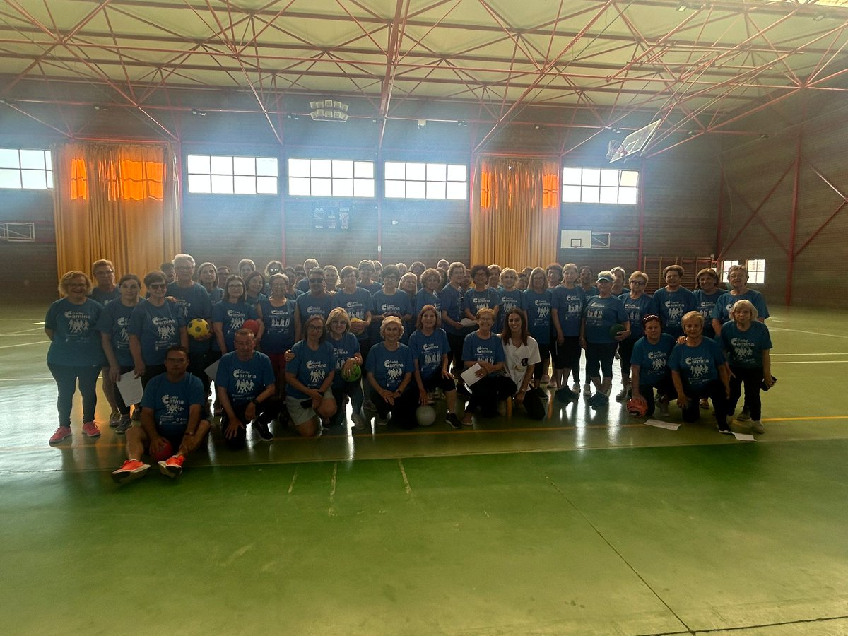 🎉El dijous 29/05 celebrem el final de curs de #CarletCamina amb lliurament de diplomes🎓i jocs amb pilota⚽🤹‍♂️.

🚶‍♀️Una activitat de salut comunitària que es manté tot l'any promovent vida activa, diversió i benestar💚.

#SaludComunitaria #ActividadFísica  #HospitalLaRibera