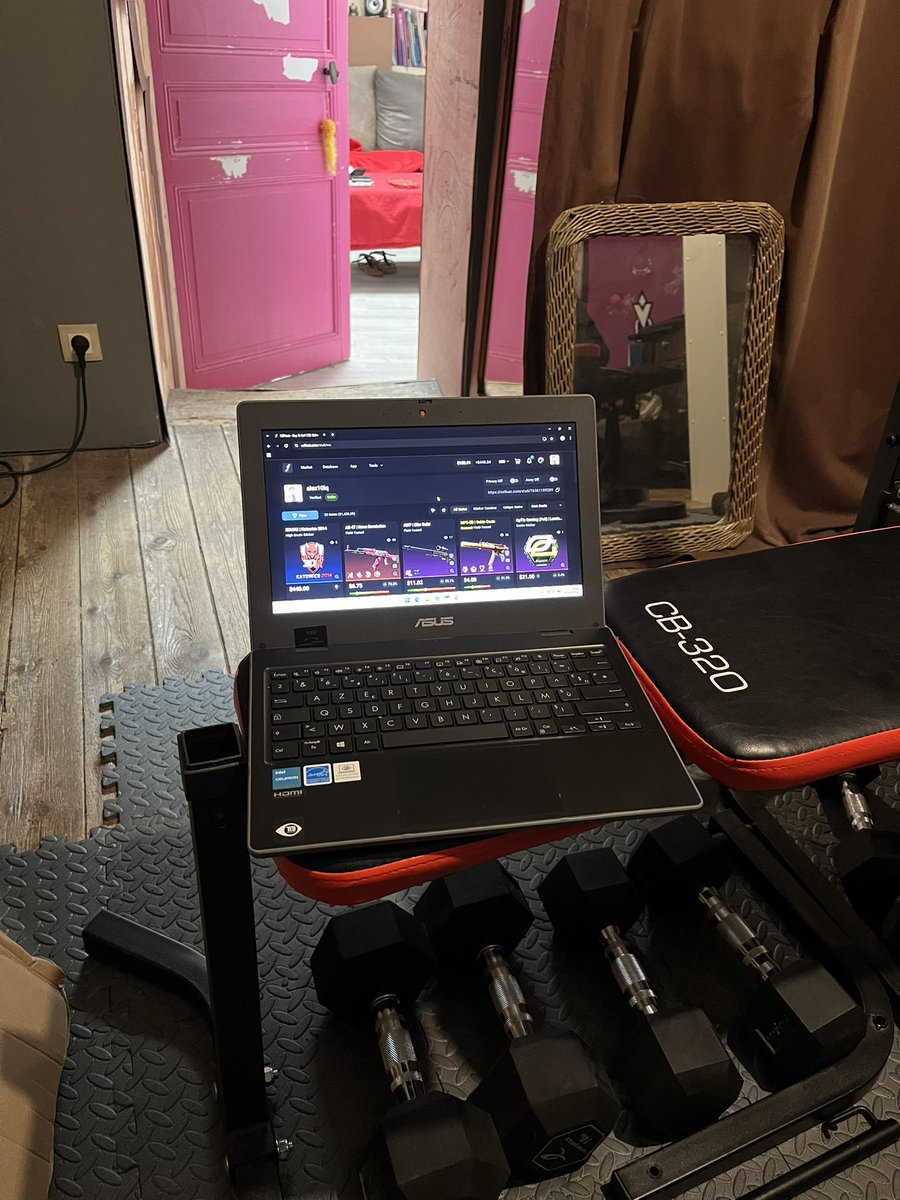 Got a lil pc so I can trade while travelling 😇 it’s not much but it gets the job done ( I think it’s not even a real pc, it’s a tablet😂)